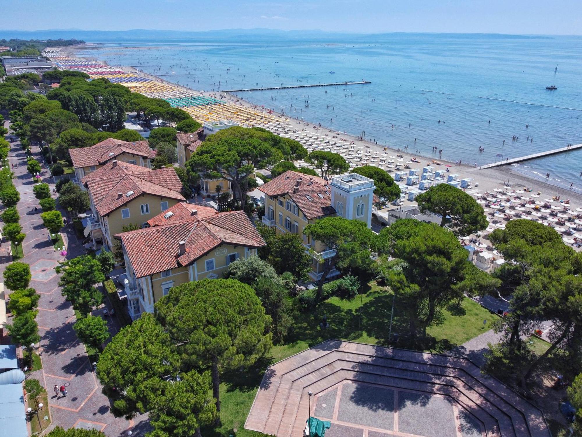 Residence Hotel Hungaria Градо Екстериор снимка