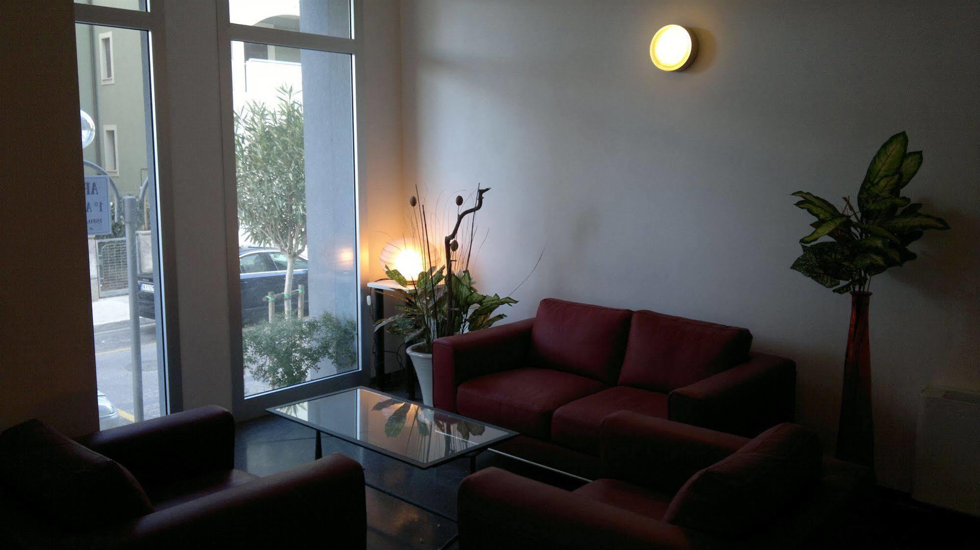 Residence Hotel Hungaria Градо Екстериор снимка