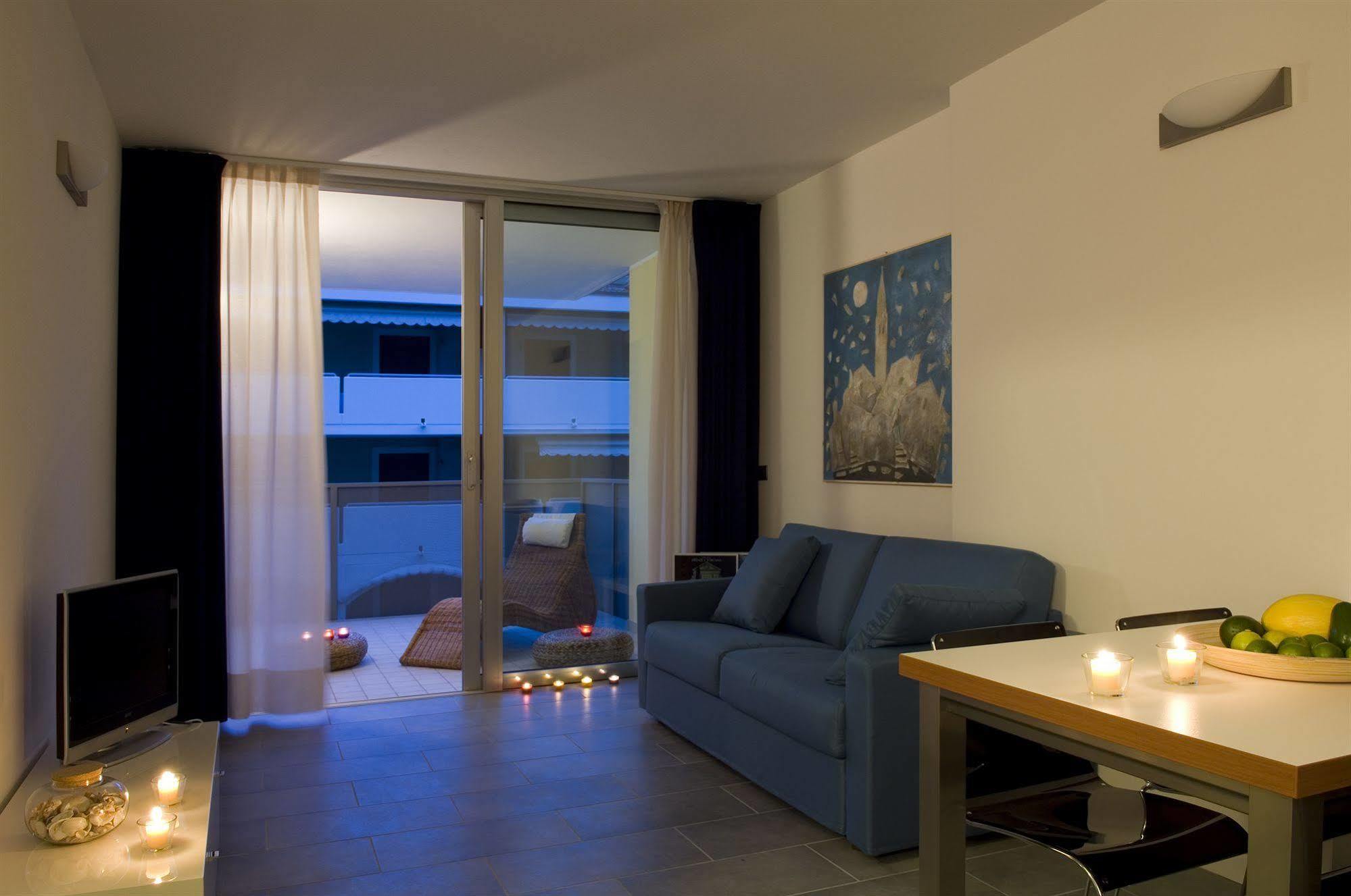 Residence Hotel Hungaria Градо Екстериор снимка