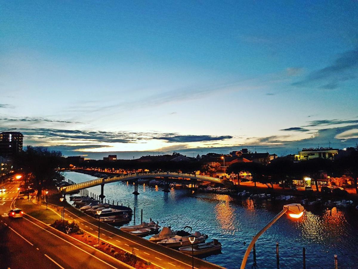 Residence Hotel Hungaria Градо Екстериор снимка