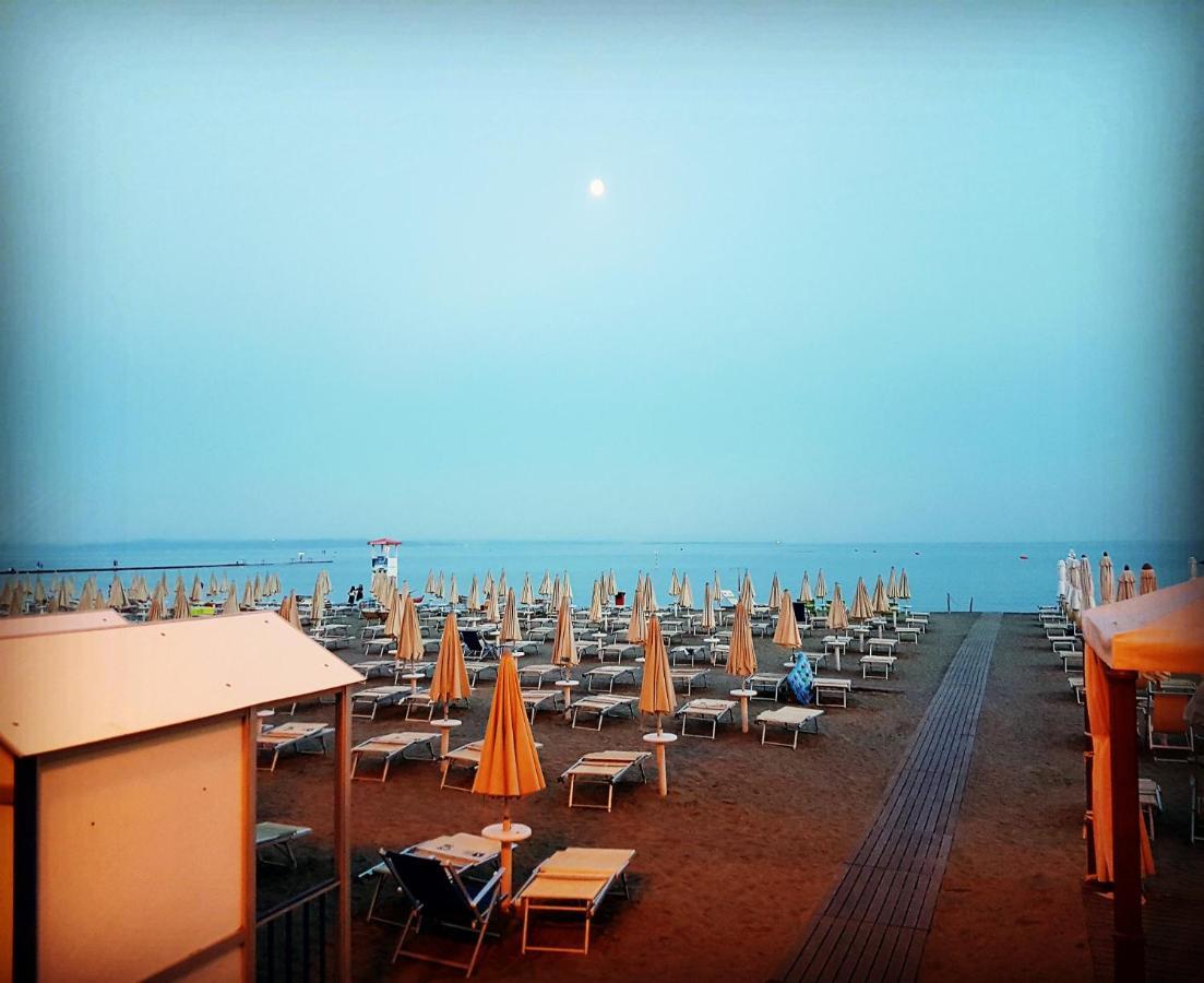 Residence Hotel Hungaria Градо Екстериор снимка